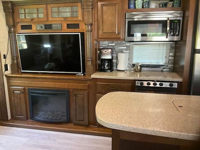 Used 2015 Heartland Bighorn BH 3270RS