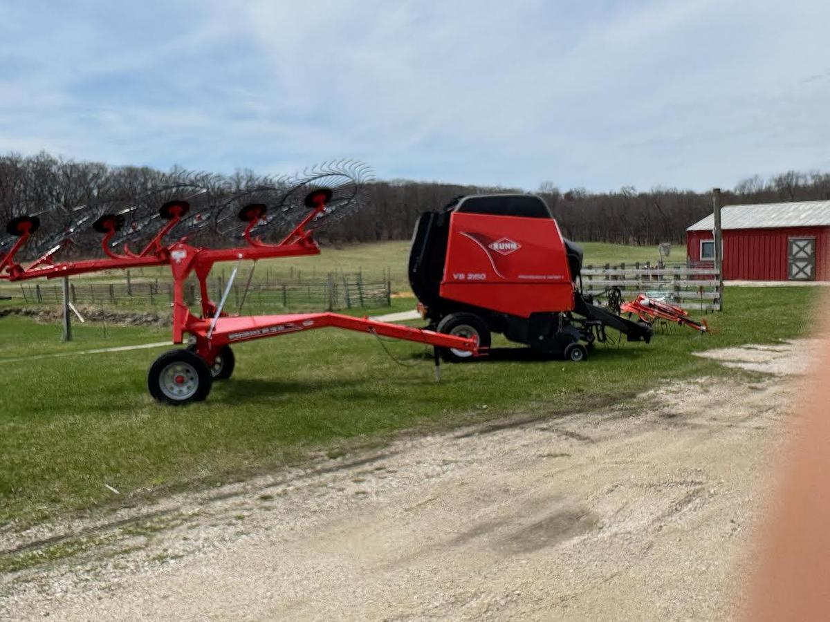 Used KUHN SR112 Gll Wheel Rake