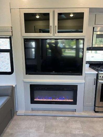 Used 2023 Palomino Columbus 379MB