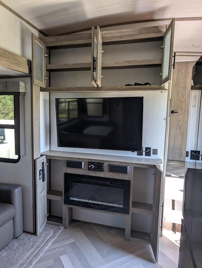 Used 2022 Forest River Salem Hemisphere 356qb