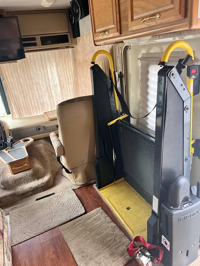 Used 2000 Fleetwood Pace Arrow 37C Class A Motorhome