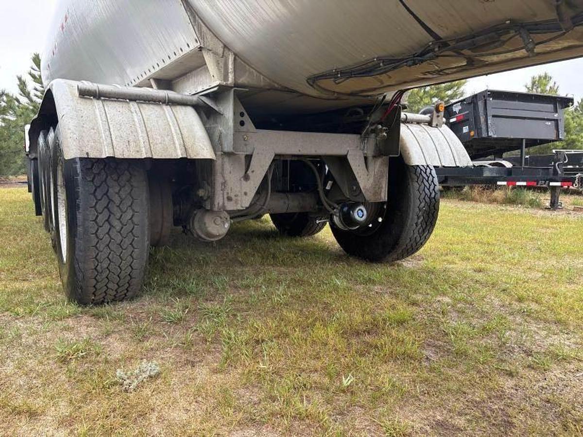 Used 2011 Polar Quad axle asphalt trailer