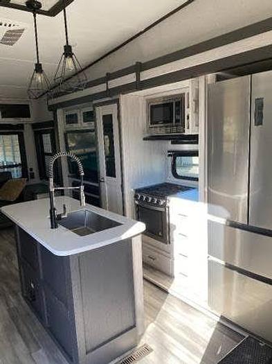 Used 2021 Keystone Sprinter Limited 3190RLS