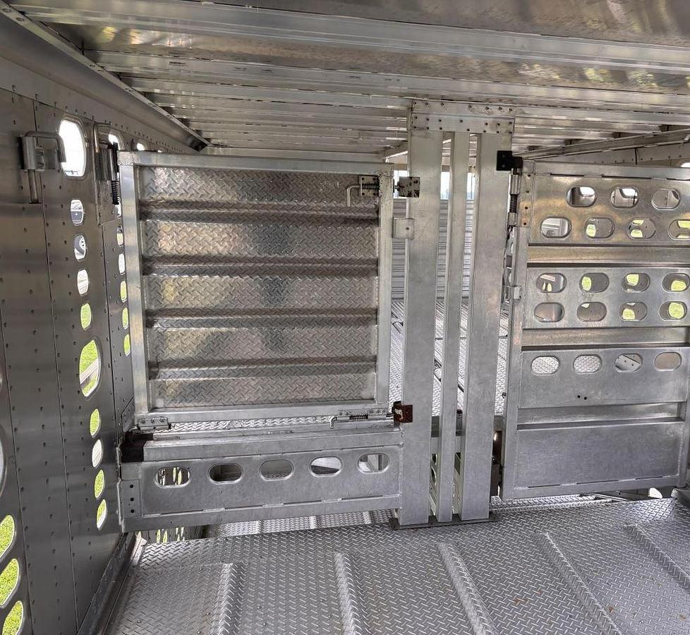 Used 2019 WILSON PSDCL-402 Livestock Trailer