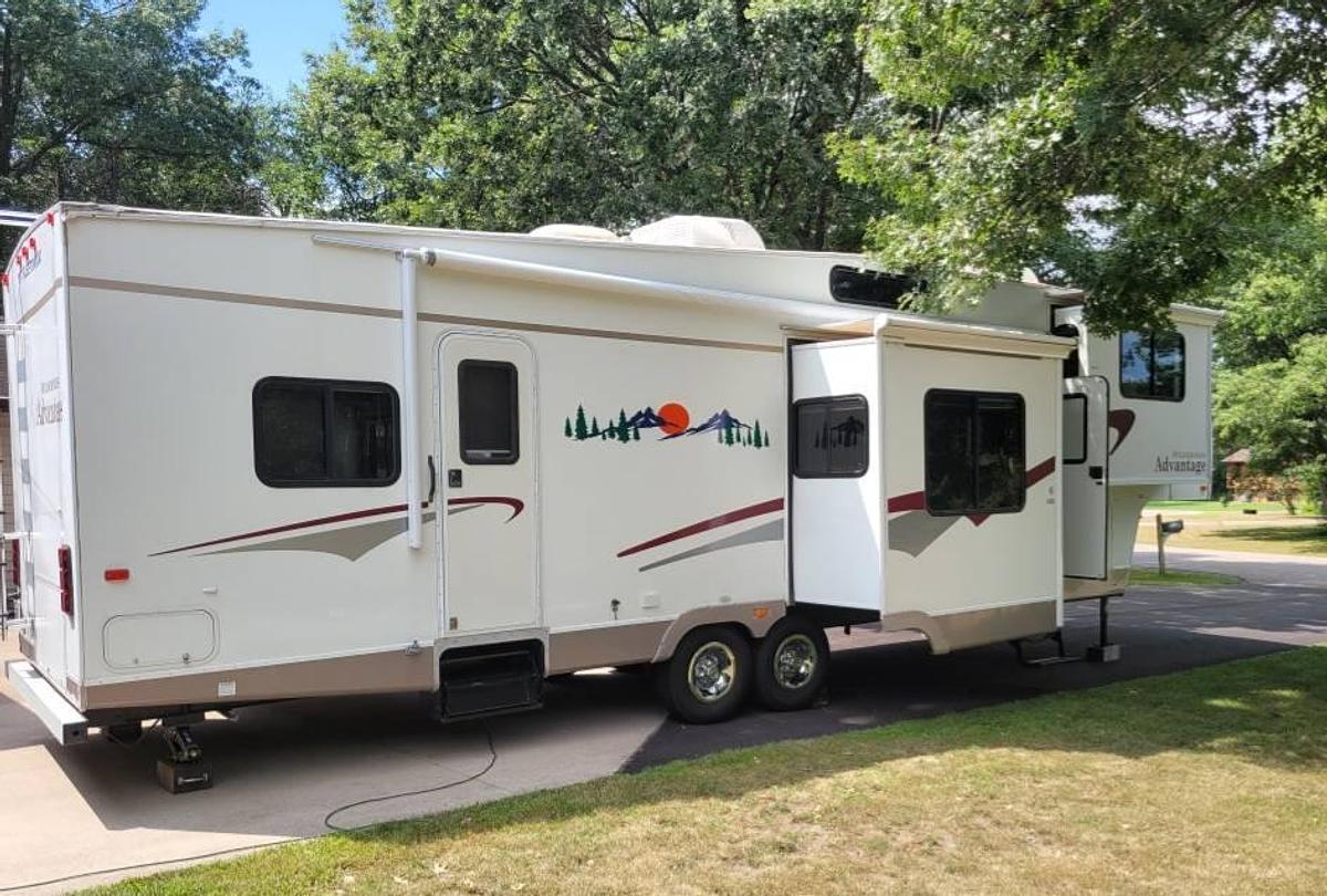 Used 2005 Wilderness Fleetwood Advantage 365FLTS Fifth Wheel