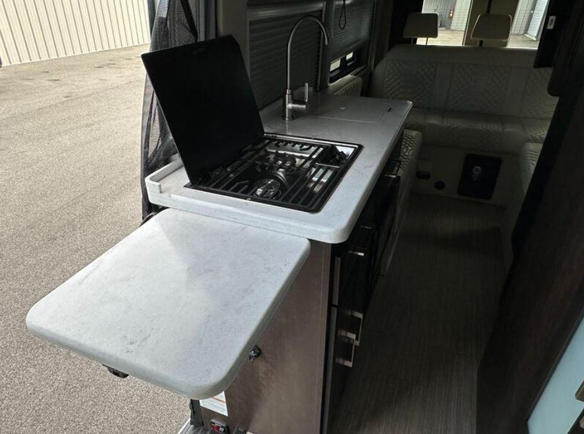 Used 2025 Jayco Solstice 21b