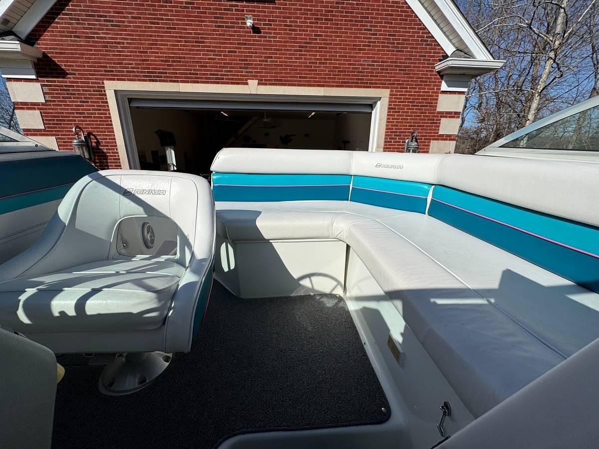 Used 1993 Rinker Fiesta Vee 260 Cruiser