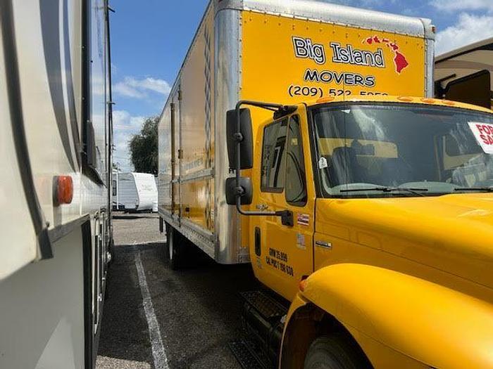 Used 2008 INTERNATIONAL BobTail Box Truck