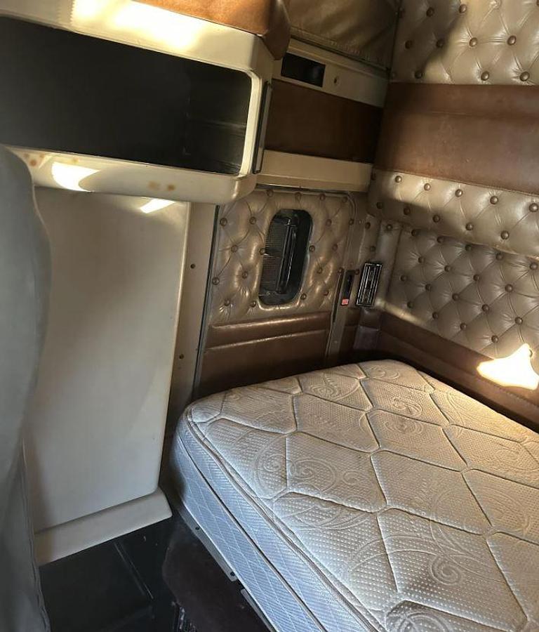 Used 1999 KENWORTH W900 Sleeper Semi Truck