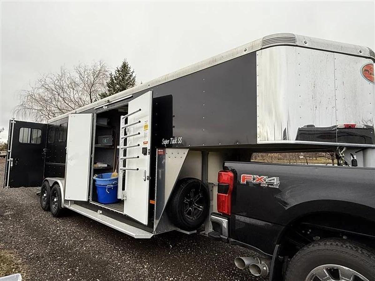 Used 2023 Sundowner Supertack 3 Horse