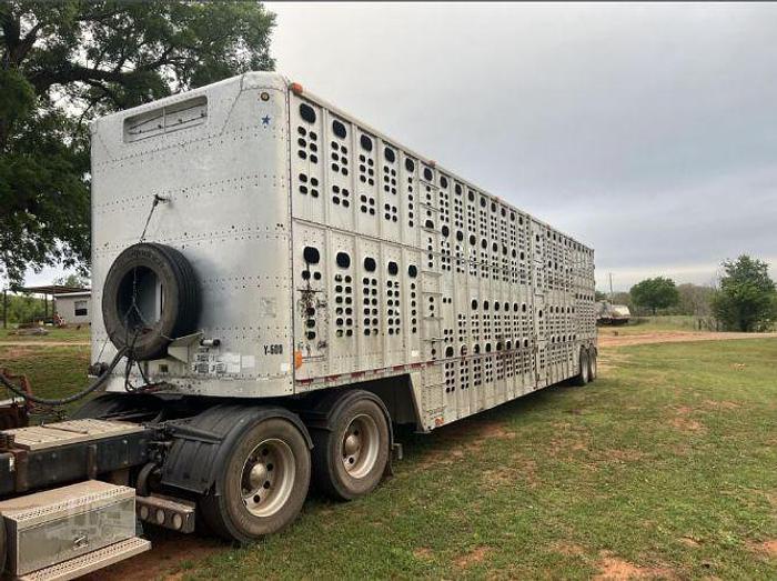 Used 1999 Wilson Livestock Trailer