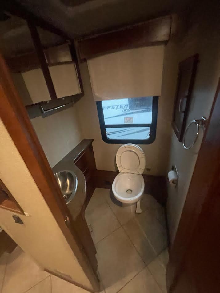 Used 2014 Itasca Solei 38R | Bath & Half | Cummins Diesel | Bunk Beds | Washer & Dryer | Full-Time Ready