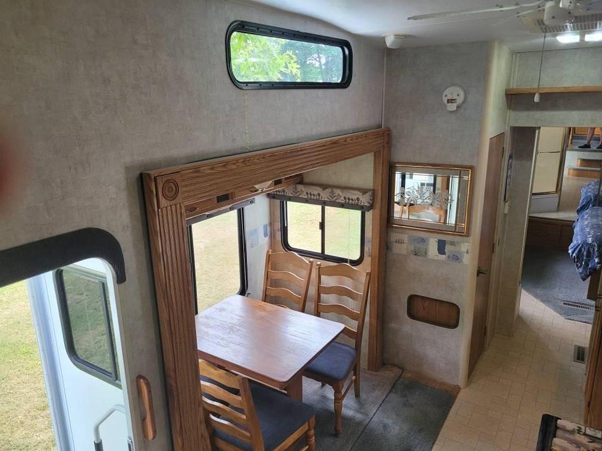 Used 2005 Wilderness Fleetwood Advantage 365FLTS Fifth Wheel