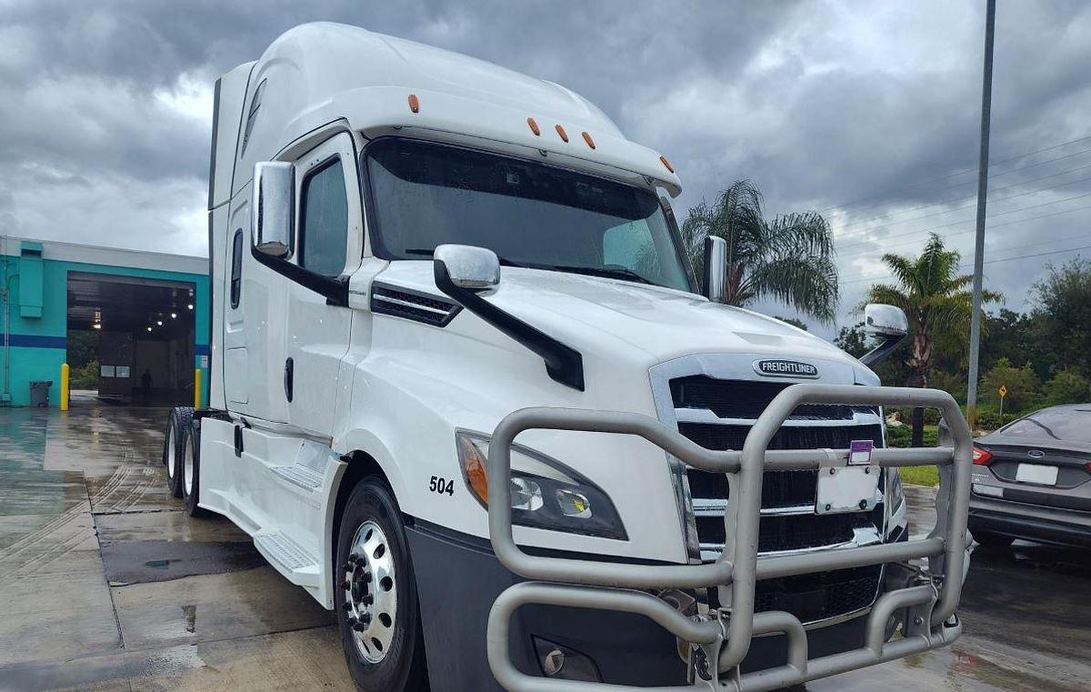 Used 2022 FREIGHTLINER CASCADIA 126