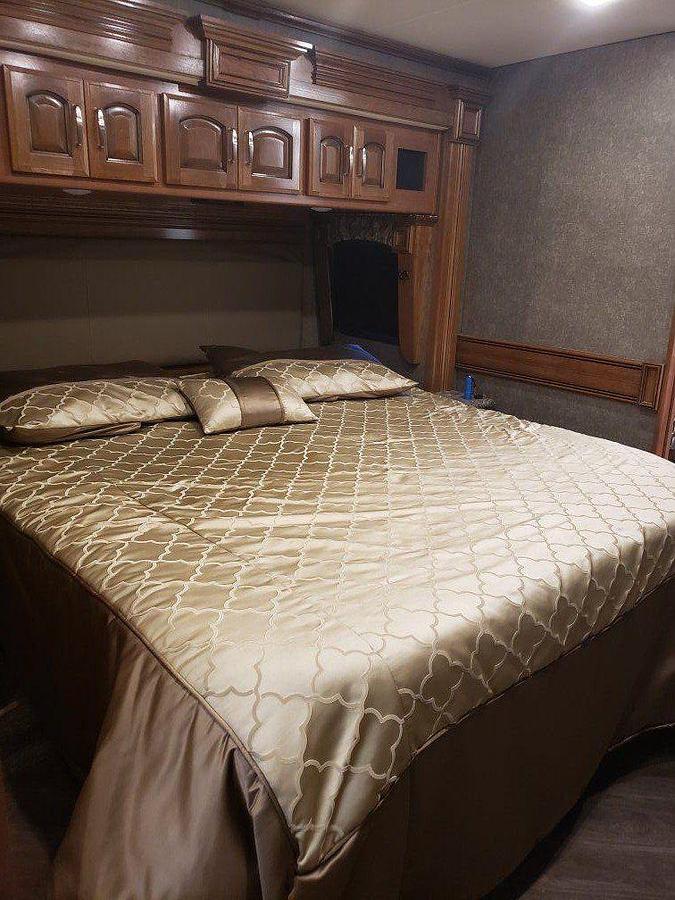 Used 2018 Holiday Rambler Endeavor XL 38N  360 XCM Diesel Pusher Motorhome