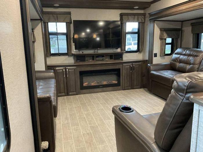 Used 2020 Keystone Alpine 3850RD