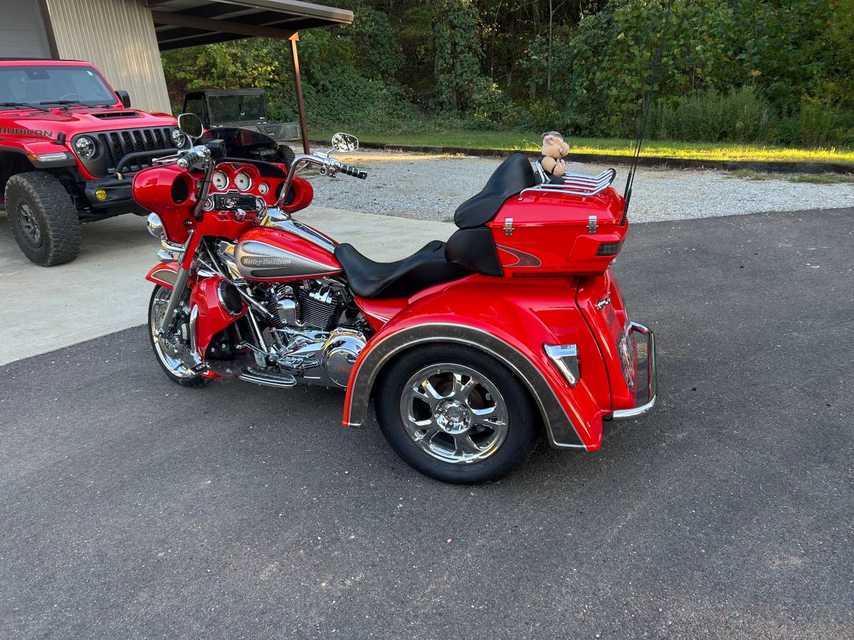 Used 2010 Harley Davidson Street Glide w/ trailer