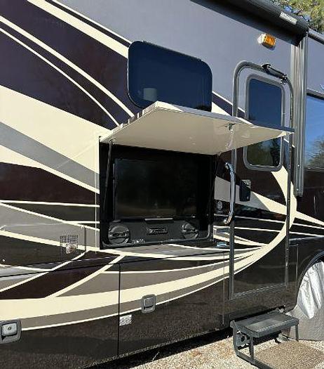 Used 2015 36' Fleetwood Bounder 35K
