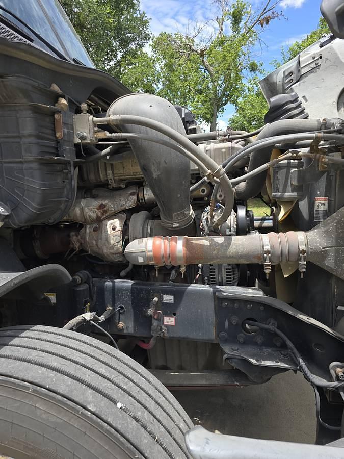 Used 2015 Freightliner Cascadia Conventional Sleeper Semi