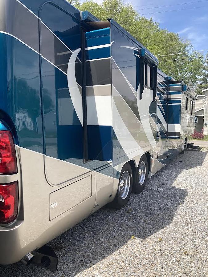 Used 2005 Monaco Signature Castle IV Class A Motorhome