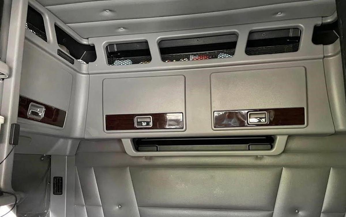 Used 2024 Peterbilt 389 Sleeper Semi Truck