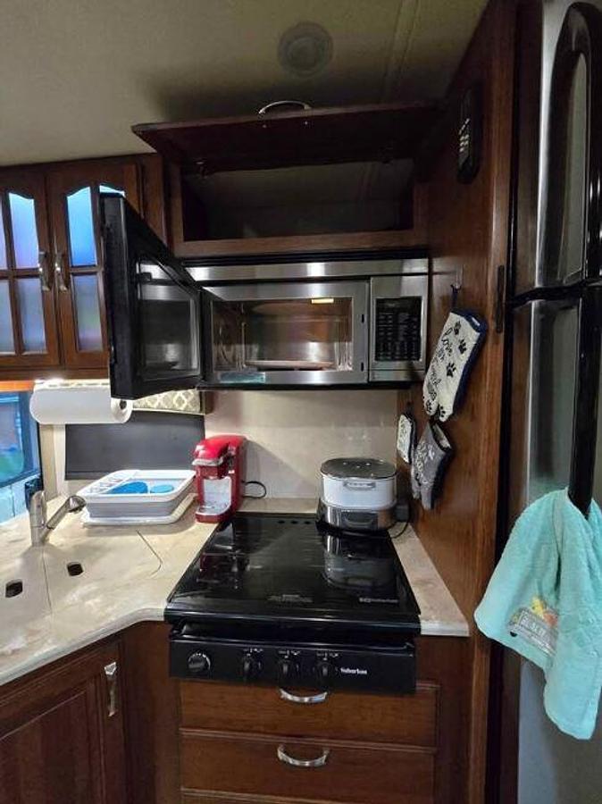 Used 2017 Dynamax Isata 5 36DS