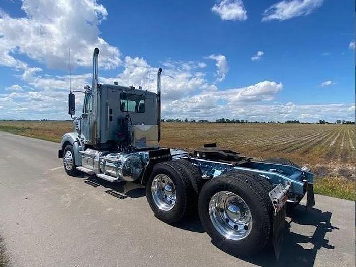 Used 2013 Freightliner Coronado 122 SD