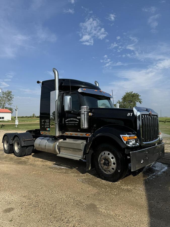 Used 2022 International HX520