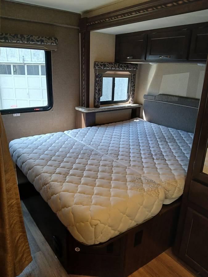 Used 2017 Thor Motor Coach Four Winds 24F