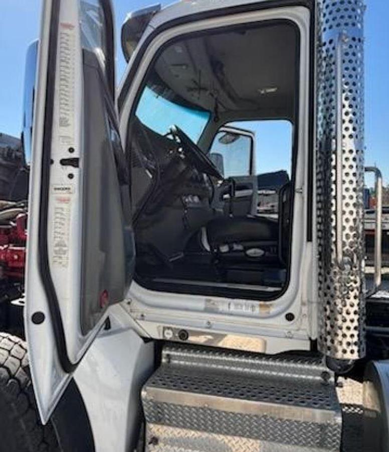 Used 2020 Kenworth T880