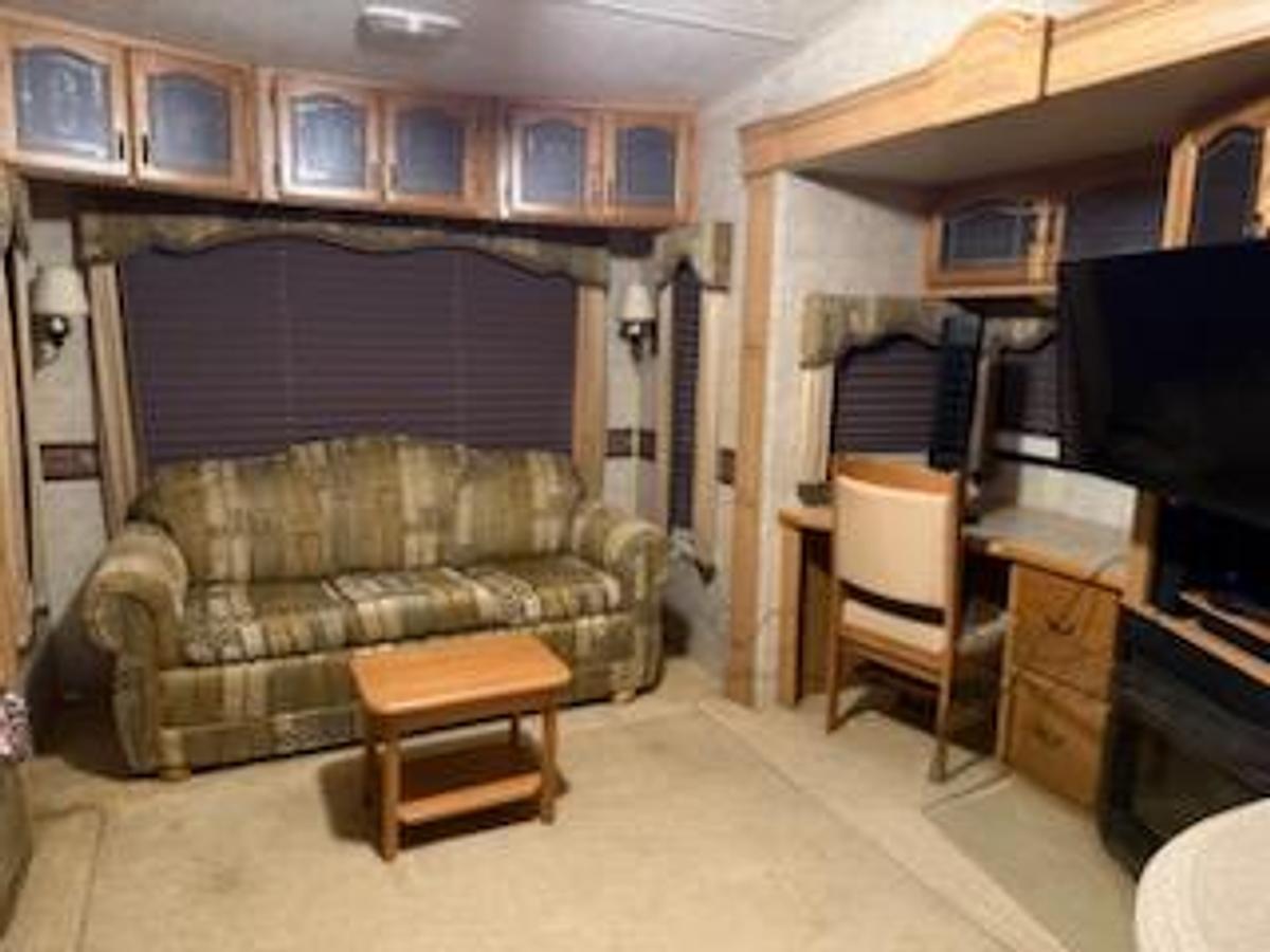 Used 2007 Keystone Montana 3400RL