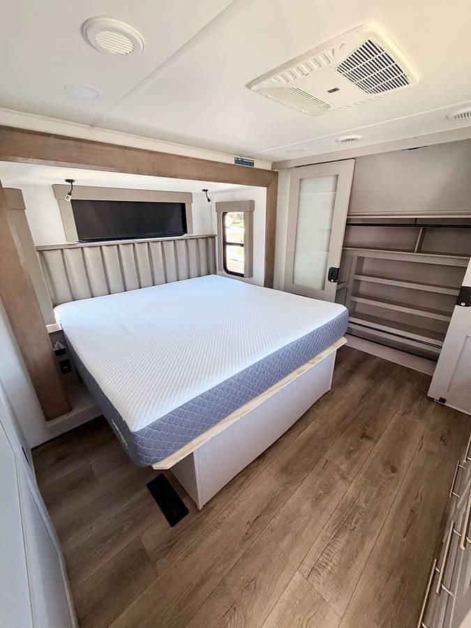 Used 2025 Alliance Paradigm 310RL Fifth Wheel