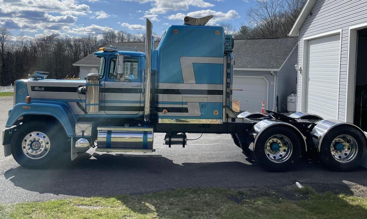 Used 1989 Mack Superliner RW713