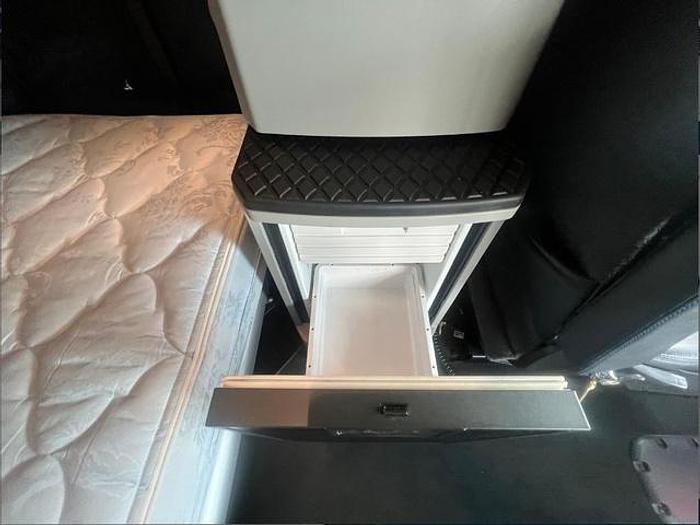 Used 2024 Kenworth W990