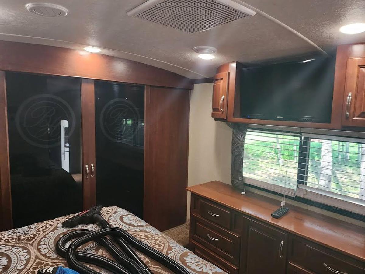 Used 2016 Evergreen Bay Hill 310RE Fifth Wheel
