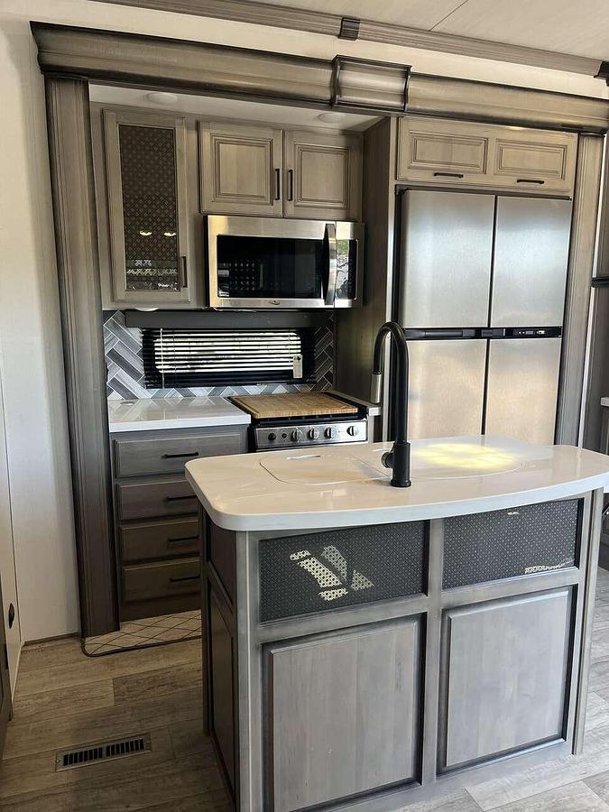 Used 2022 Keystone Montana 3761FL