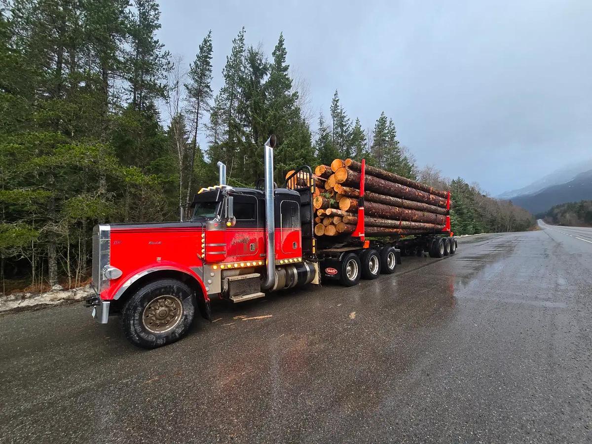 Used 2024 Peterbilt 389 Tri Drive
