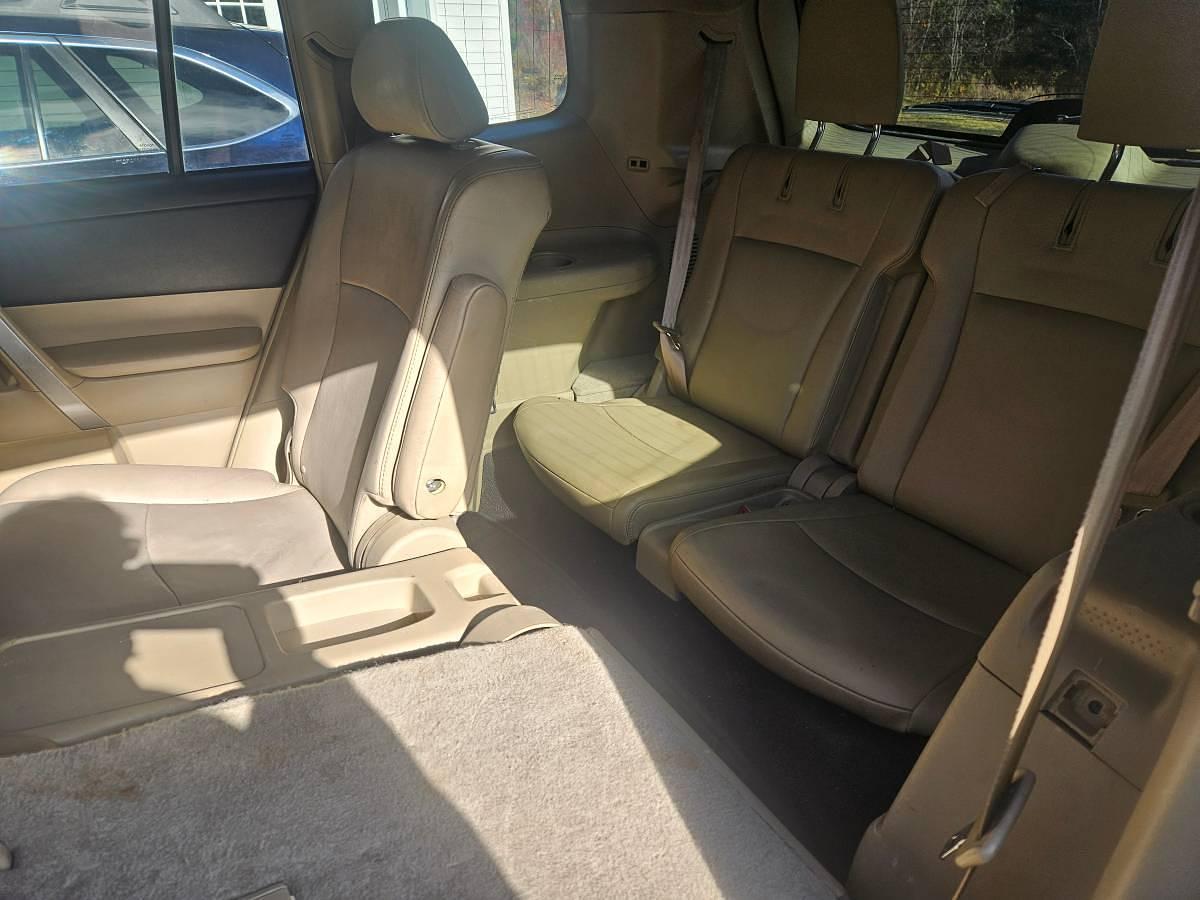 Used 2012 Toyota Highlander SE