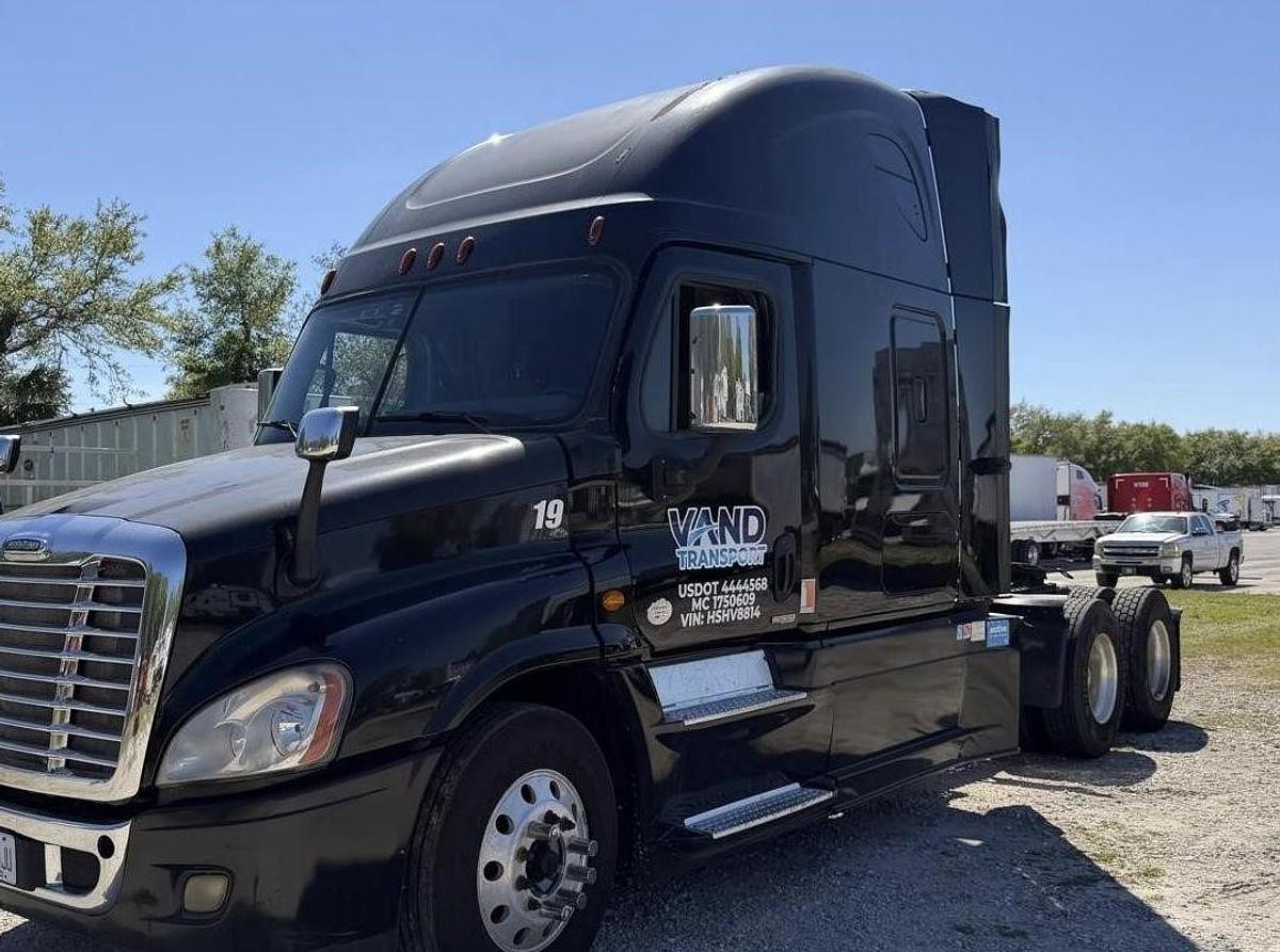 Used 2017 Freightliner Cascadia 125