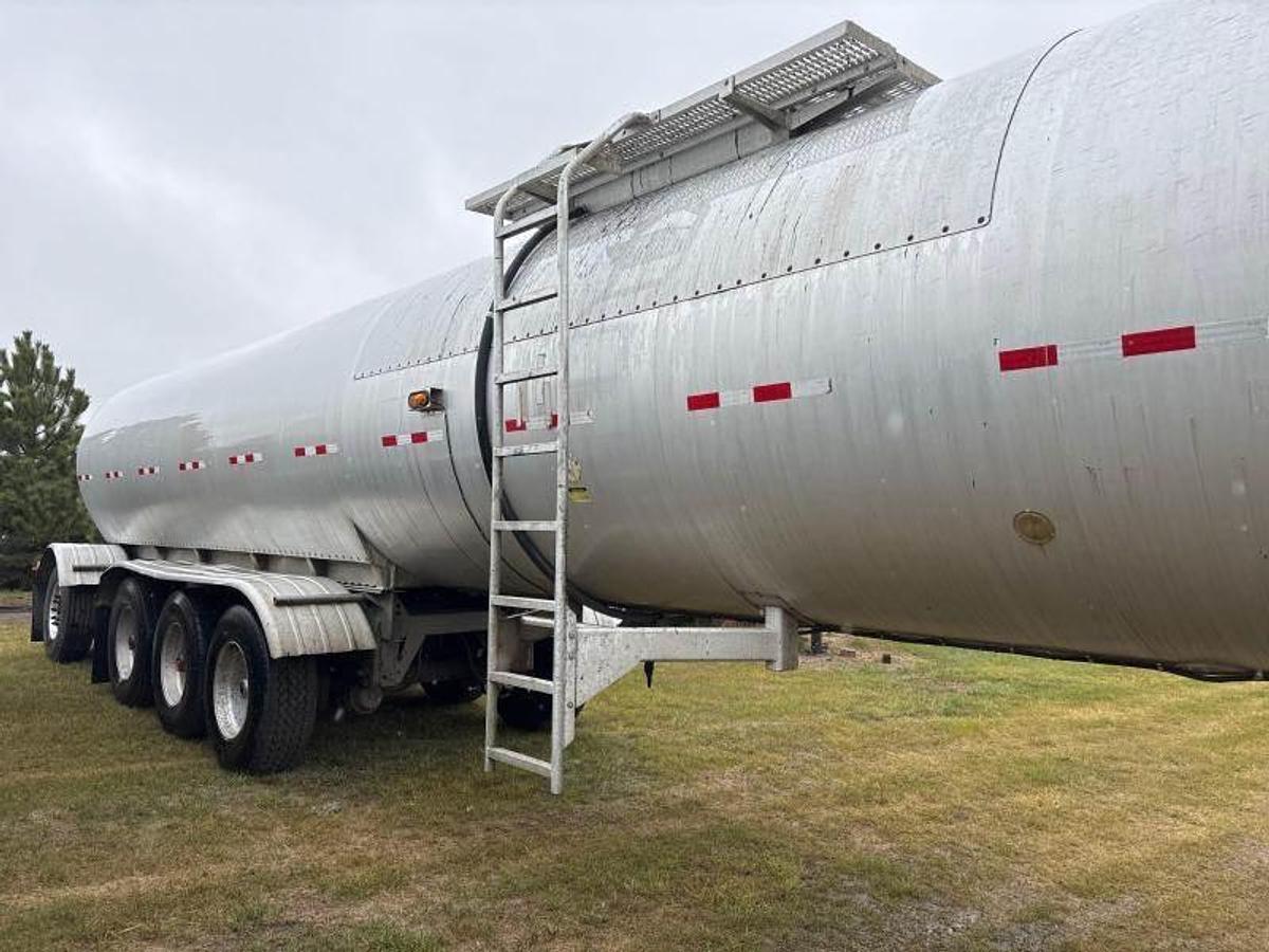 Used 2011 Polar Quad axle asphalt trailer