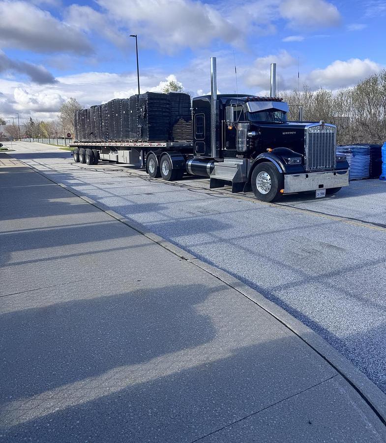Used 2025 Kenworth W900 Sleeper Semi Truck 565 HP Cummins