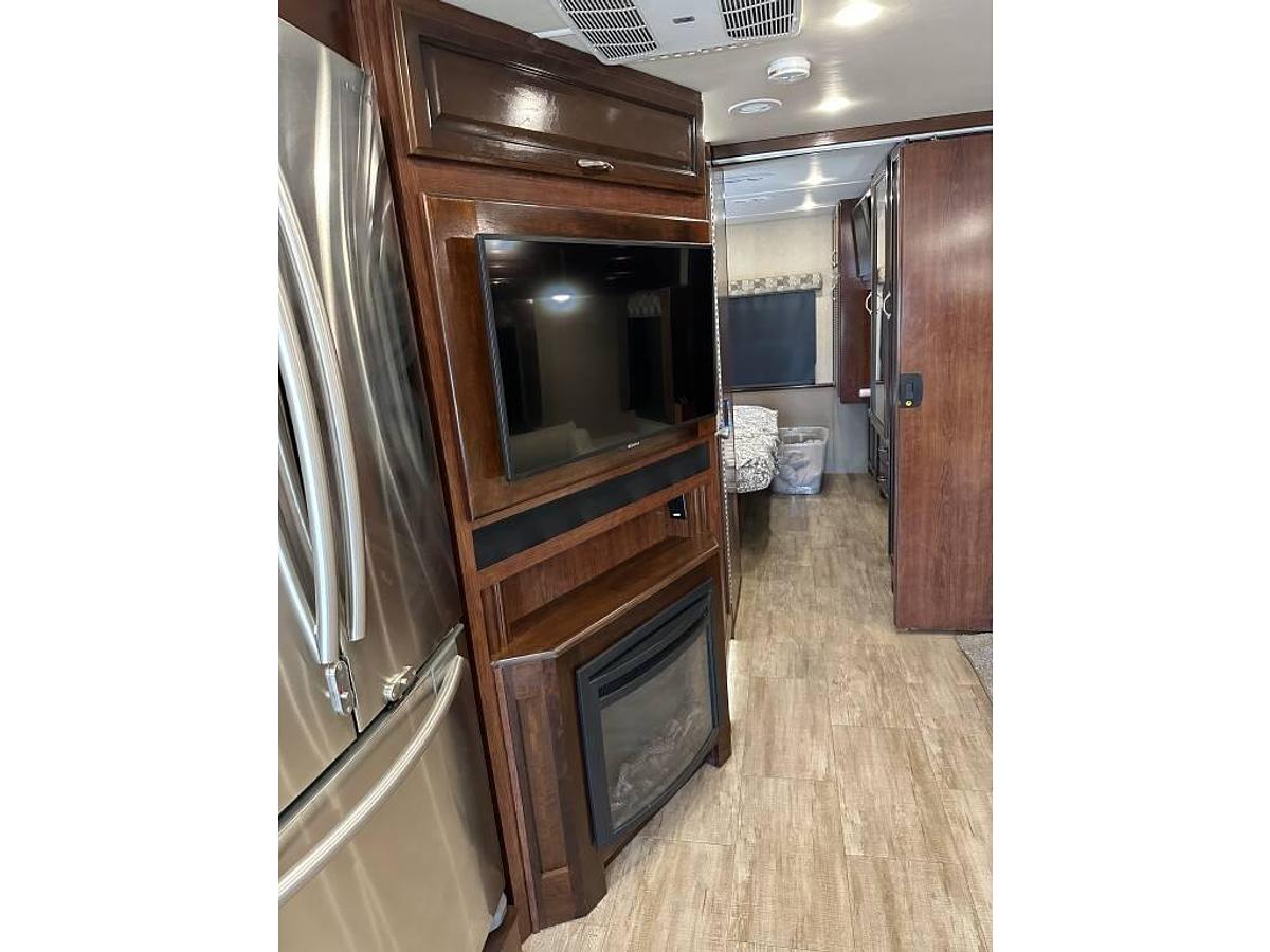 Used 2019 Fleetwood Southwind 34C