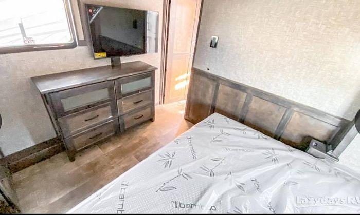 Used 2022 Vanleigh Ambition 399TH