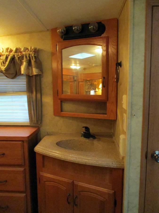 Used 2009 Keystone Montana 3400RL