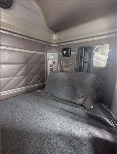 Used 1999 INTERNATIONAL 9300