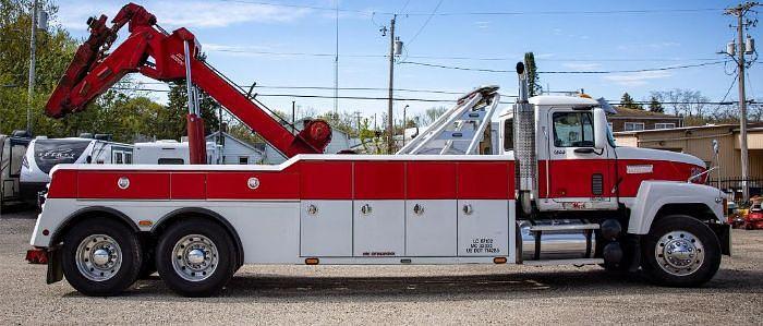 Used 1999 Mack CH613 Wrecker Tow Truck