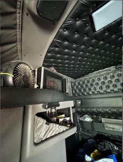 Used 2023 KENWORTH W900L