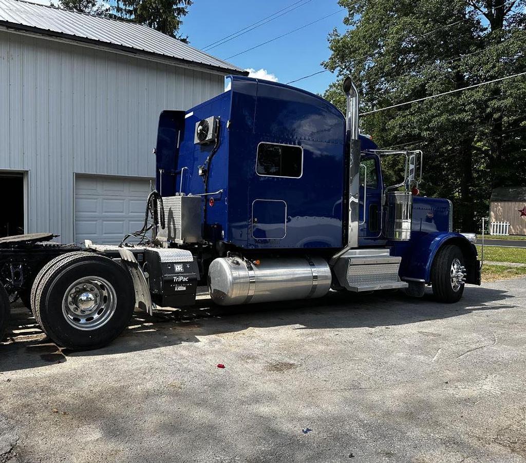 Used 2023 PETERBILT 389 Conventional Sleeper Semi