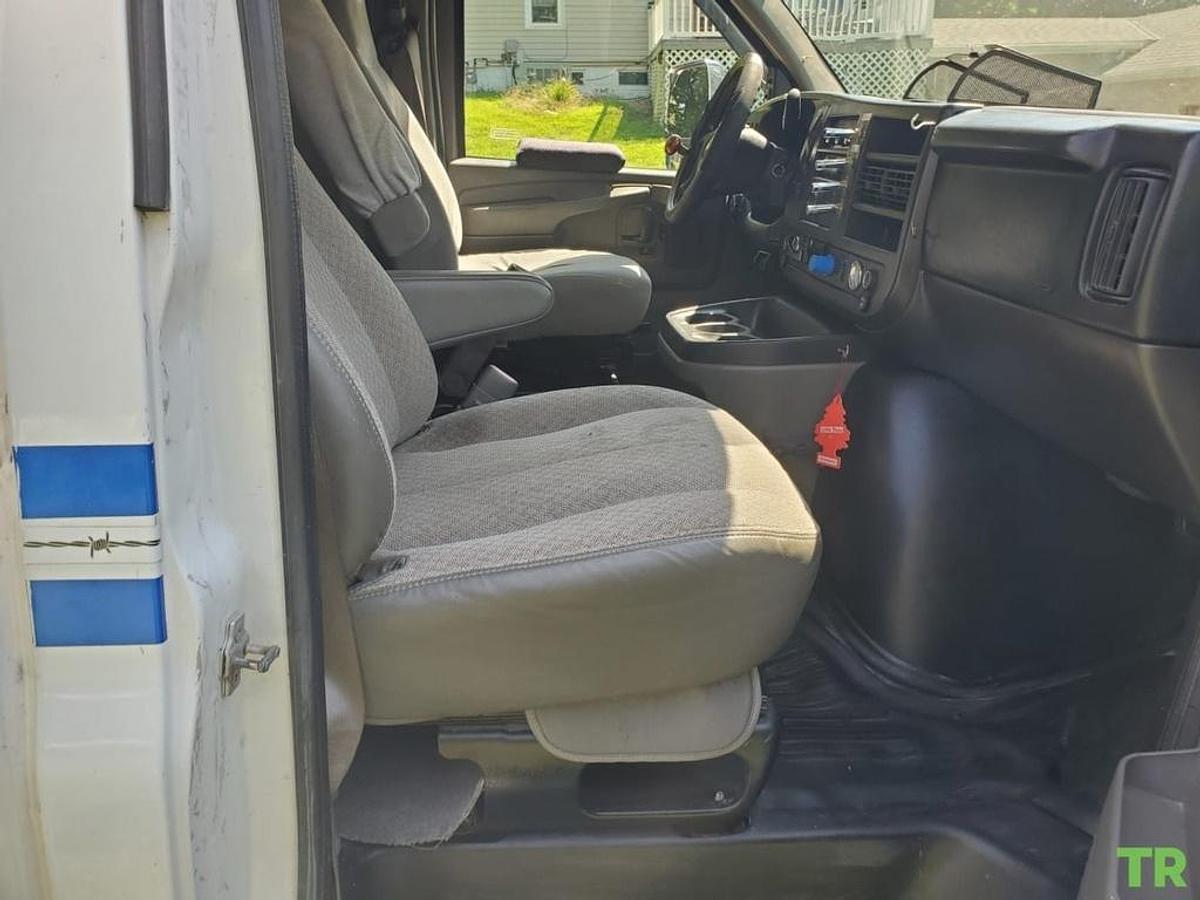 Used 2013 Chevy Express 4500 2wd 6.6L LGH Duramax Diesel Transporter