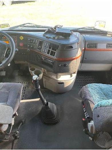 Used 2006 Volvo Conventional Sleeper Semi